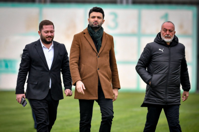 Bursaspor Başkanı Enes Çelik sahaya indi