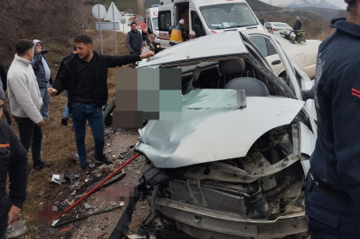Isparta'da otomobiller kafa kafaya çarpıştı: 1 ölü