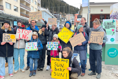 Trump Davos’ta protesto edildi