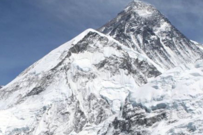 Bilim insanları yerin altında iki gizli dağ keşfetti: Everest'ten 100 kat daha uzun!