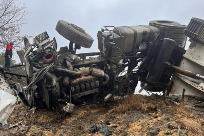 Çankırı'da devrilen tırın sürücüsü yaralandı