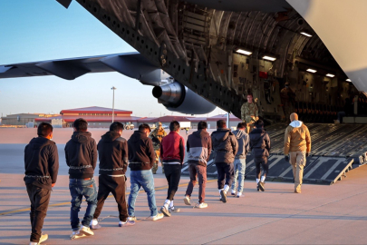 ABD'de göçmenleri sınır dışı etme uçuşları başladı