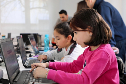 Bursa'da robotik kodlama ile çocuklar geleceğe hazırlanıyor