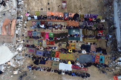 Gazze'de ateşkesin ardından ilk cuma namazı kılındı