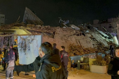 Konya'da 4 katlı bina çöktü