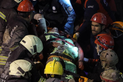 Konya'da çöken binanın enkazından 3 kişi sağ olarak çıkarıldı