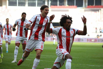 Sivas'ta 7 gol ve 2 kırmızı kart çıktı! Hasret sona erdi...