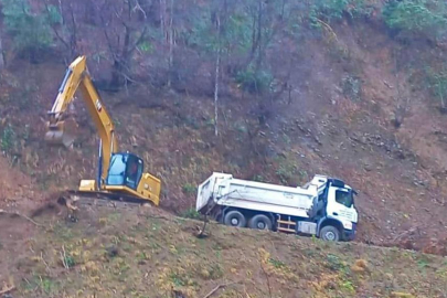 Giresun'da heyelan nedeniyle köy yolu ulaşıma kapandı