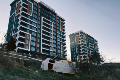 Ankara'da PTT kargo aracı şarampole uçtu: 1 yaralı