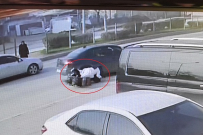 Bursa'da elektrikli bisiklet sürücüsü otomobille çarpıştı!