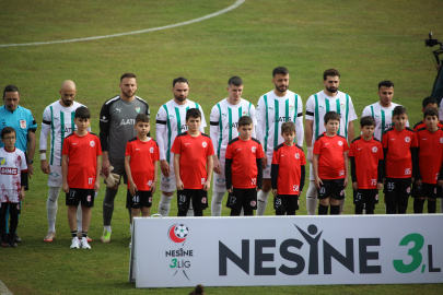 Bursaspor maçı öncesi yangın faciası için saygı duruşu