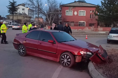 Konya'da iki otomobil çarpıştı