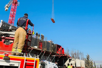 Hatay'da inşaatta kat boşluğuna düşen işçi yaralandı