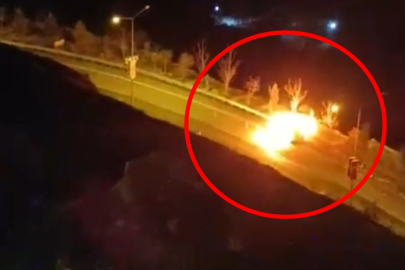 Seyir halindeki hafif ticari araç alev topuna döndü! Sürücü atlayarak kurtuldu