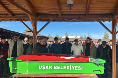 Uşak'ta babasının aracında vurulan çocuk son yolculuğuna uğurlandı