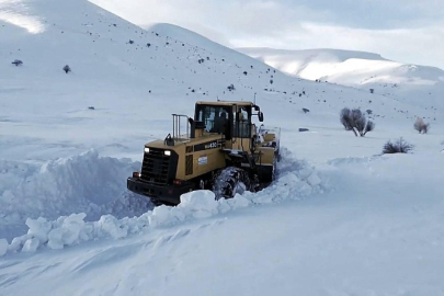 Bayburt'ta yoğun kar: Yolda mahsur kalan 4 kişi kurtarıldı