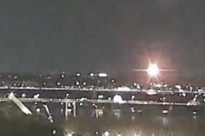 ABD'de yolcu uçağı ile askeri helikopter havada çarpıştı