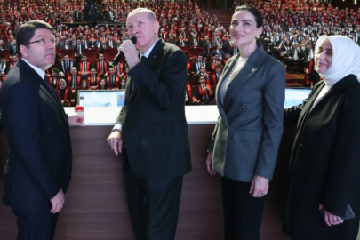 AK Parti Grup Başkanvekili Zengin, yeğenini Cumhurbaşkanı Erdoğan'a gösterdi