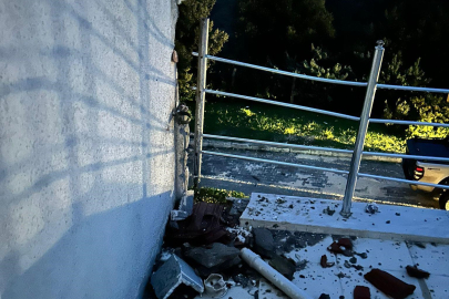 İzmir'de Çeşme'de eve yıldırım düştü