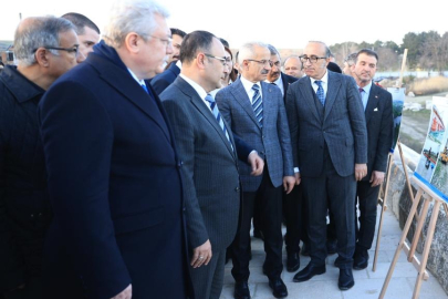 Bakan Uraloğlu tarihi Uzun Köprü'de restorasyon çalışmalarını inceledi