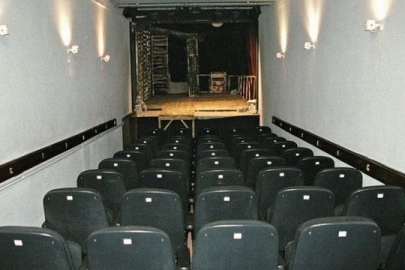 Bursa Devlet Tiyatrosu "Mağara Kadını" oyununun prömiyerini yaptı