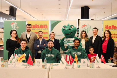 Bursasporlu oyuncular taraftarla bir araya geldi