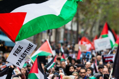 Fransa'da Filistin bayrağı açan 2 kişi 1 yıl maçlardan men edildi