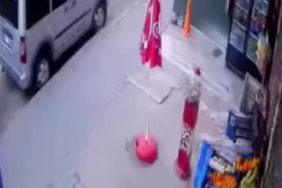 Ankara'da marketçiyi oyalayarak dondurmaları çaldılar