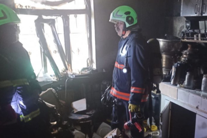 Hakkari'de yangında evde mahsur kalan 7 kişi kurtarıldı