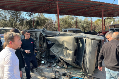 Mersin'de takla atan otomobil yol kenarındaki araçlara çarptı