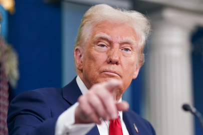 Trump, Meksika’ya yönelik ek gümrük vergisini 1 aylığına askıya aldı