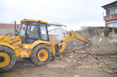 Bursa Yenişehir’de madde bağımlıların meskeni metruk binalar yıkılıyor!