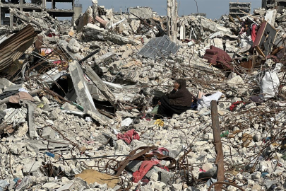 Gazze'de enkaz altında kaybolan binlerce insan aranıyor