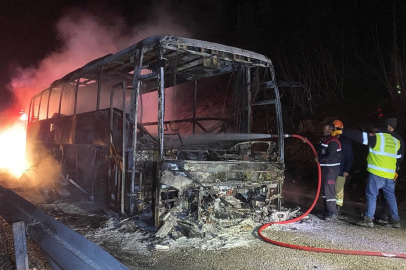 Kastamonu'da seyir halindeki yolcu otobüsü alev alev yandı