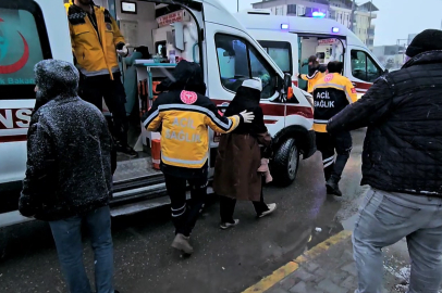 Aksaray’da minibüs ile otomobil çarpıştı