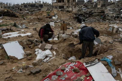 Gazze Şeridi'nde 8 kişinin daha cansız bedeni enkazdan çıkarıldı