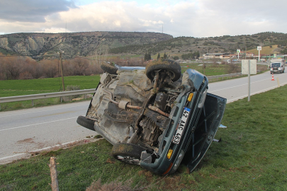 Manisa'da otomobil takla attı: 3 yaralı