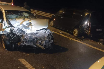 Patlayan lastiği değiştirenlere otomobil çarptı: 2 ölü, 7 yaralı