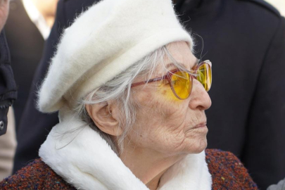 Gönül Özdağ, oğlu Ümit Özdağ'ı Silivri cezaevinde ziyaret etti