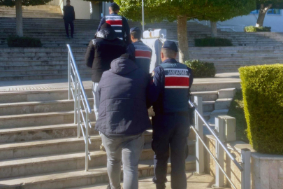 Muğla'da cezaevi firarisi ticari taksinin bagajında yakalandı