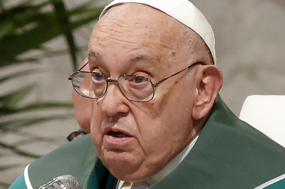 Papa'nın konuşurken nefesi yetmedi