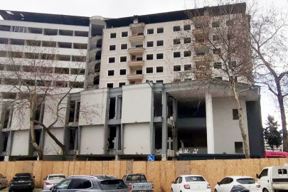 Bursa'da Mudanya'da 100 dükkanın yer aldığı iş merkezinin yıkımına başlandı