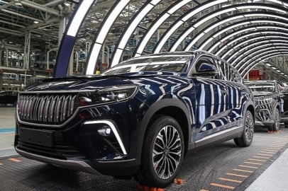 Bursa'da üretilen Togg Malezya Başbakanı İbrahim'e hediye edildi