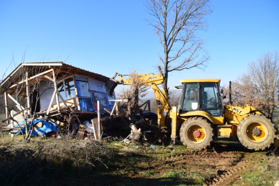 Bursa Yenişehir'de kaçak yapılar tek tek yıkılıyor