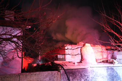 Konya'da metruk kerpiç evde çıkan yangın çevreye sıçramadan söndürüldü