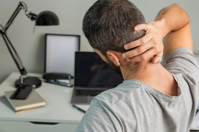 Masa başı çalışanlarda boyun ağrılarına dikkat!