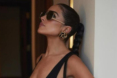 Olivia Culpo süper minisiyle peş peşe poz verdi
