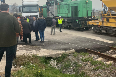 Osmaniye’de yük treniyle hafriyat kamyonu çarpıştı