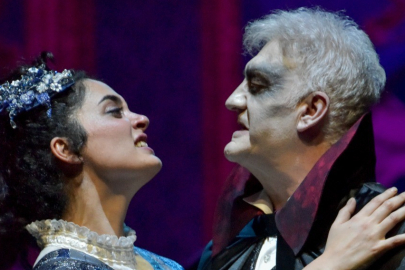 Devlet Tiyatroları'nda "Dracula