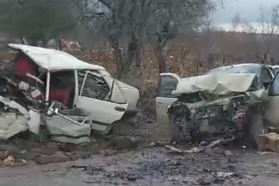 Kahramanmaraş'ta iki otomobil kafa kafaya çarpıştı: 3 ölü